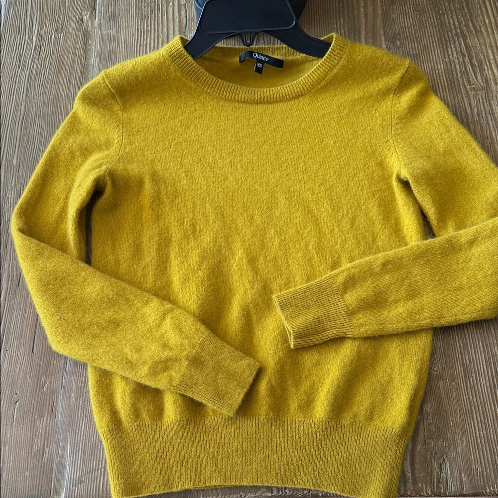 Quince Golden Crew Neck cashmere Sweater